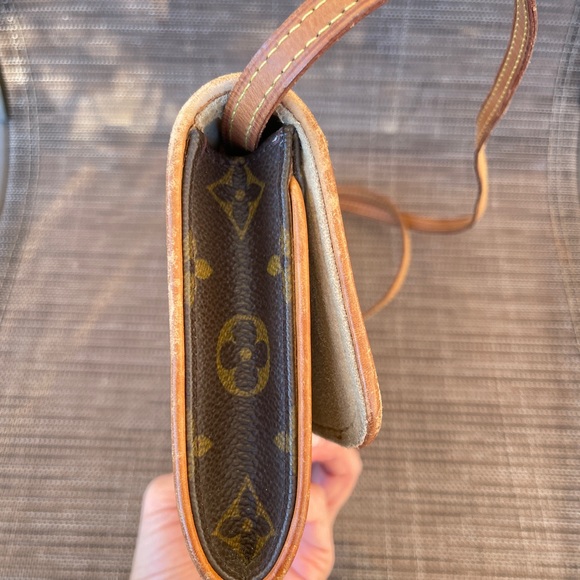 Authentic Louis Vuitton Twin GM - Picture 8 of 16